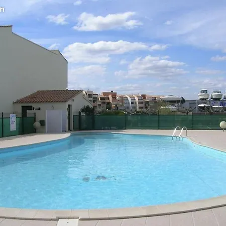 Coastal Oasis: Beachfront T3 With Pool And Private Parking Apartment *