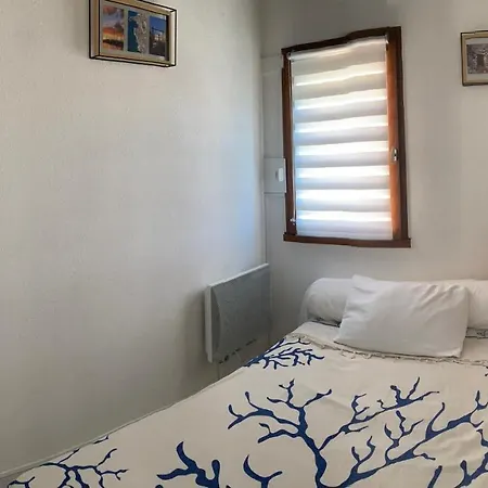 Apartment Coastal Oasis: Beachfront T3 With Pool And Private Parking Agde