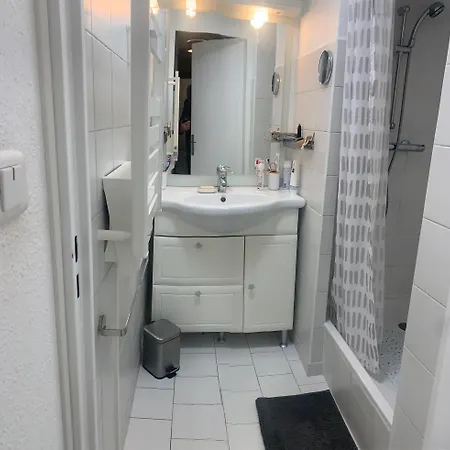 Appartement T3 Climatise 40m2 Piscine Parking Prive 2 Secteur Falaises 50 M De La Proche Centre-port 4 Personnes