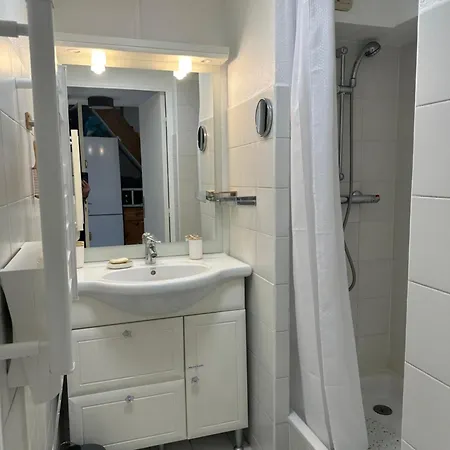 T3 Climatise 40m2 Piscine Parking Prive 2 Secteur Falaises 50 M De La Proche Centre-port 4 Personnes Appartement